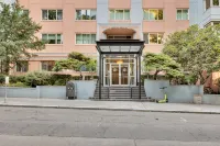 Downtown Seattle Condo w/ Rooftop Deck + Views! Hotel di First Hill