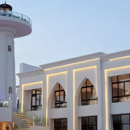 Sunrise Remal Beach Resort Отели рядом с достопримечательностью «Шаркс-Бэй»