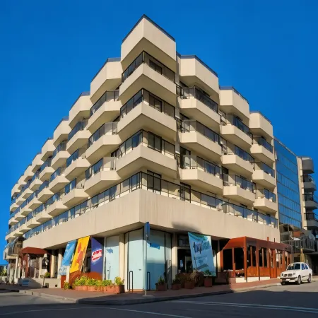 Golden Beach Resort & Spa Отели рядом с достопримечательностью «Пляж Манса»