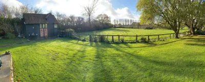 Windsor / Ascot / Bracknell Beautiful Barn Hotels near Garden 4 Seasons Ltd