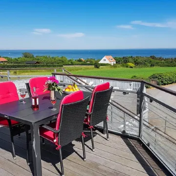 "Thorsten" - 500m from the Sea