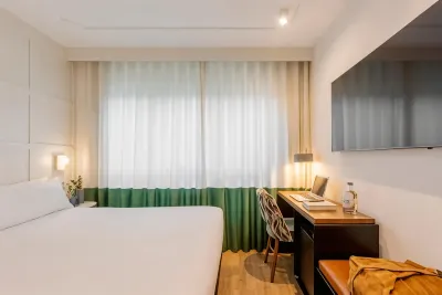 Room Mate Cosmo - City Centre, Valencia Hotels near La Lonja de la Seda de Valencia