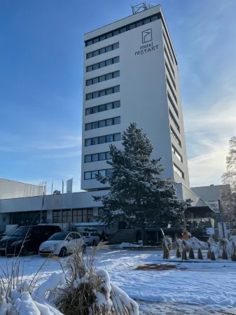 Hotel Restart Superior Отели в г. Йичин