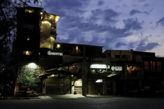 B & B Comfy Inn Отели рядом с достопримечательностью «Национальный дворец»