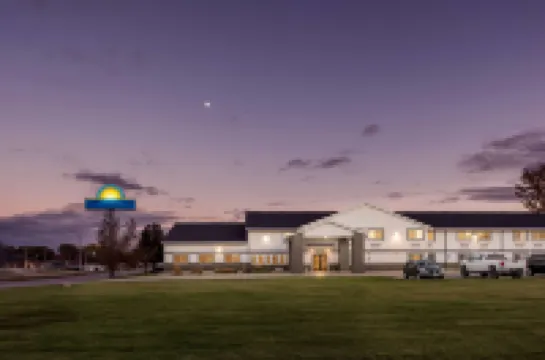 Days Inn by Wyndham Carroll Hotel a 