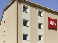 Ibis Auch โรงแรมในแชร์ส
