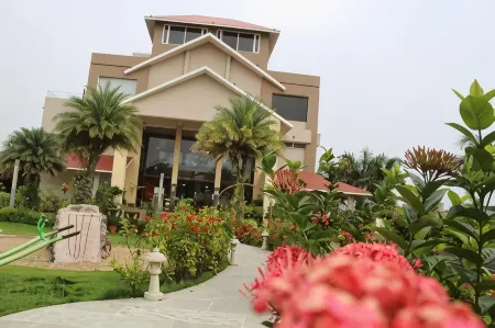 7 Seasons Resort & Spa