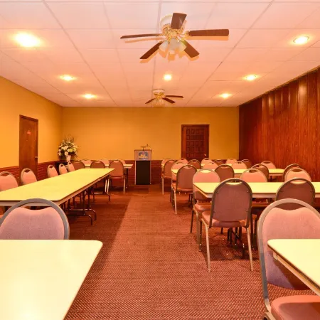 Americas Best Value Inn Iola