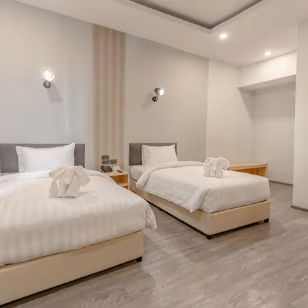 Peppery Hills Hotel Отели рядом с достопримечательностью «Дальневосточный университет»