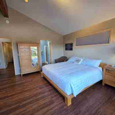 Sunrise Chalet at Wapato Point, Sleeps 12, Half Block to Sandy Beach Waterfront Rooms