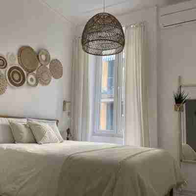 Chic & modern for groups & families-10 guests, in city center with 2 balconies Rooms