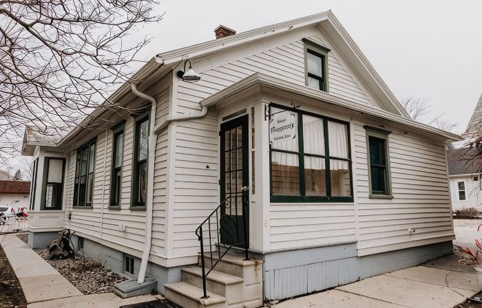 1950's Themed Historic Home in Downtown Frankenmuth Heart. Perfect Location.