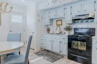 Charming Creekside Cottage [] Near Downtown, OSU & Airport - Wifi