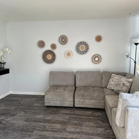 Cozy 3-Bedroom Ranch style house with Huge Backyard & Fire pit
