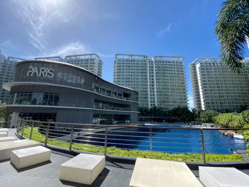 Azure Urban Resort Residences | 1BR with Balcony | Free Pool Access & Wi-Fi - en bord de mer