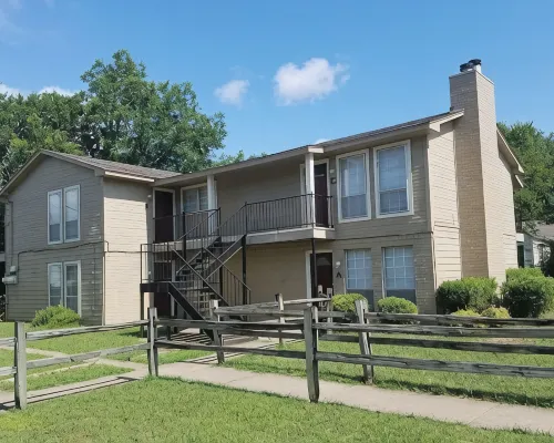 Lovely 2 bedroom in Midlothian, 3 minutes from downtown. Hotels in Midlothian