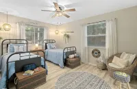 Mellow Manatee Cottage - on canal with boat house - Kayaks, Manatees, Private - Boutique