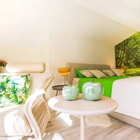 Separate, Comfortable House for 6-8 Guests - 3 Bedrooms, 3 Bathrooms