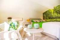 Separate, Comfortable House for 6-8 Guests - 3 Bedrooms, 3 Bathrooms