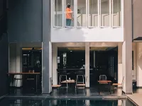 iWualai Hotel Hotels near Hai Ya