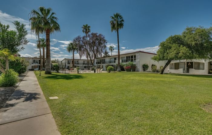 Renovated Villa in Old Litchfield