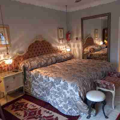 Michael-Angelo Guest House Rooms