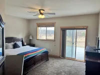 Mountain-View Retreat: Pond, Kayaks, Fire Pit, Hot Tub – Palmer, Alaska