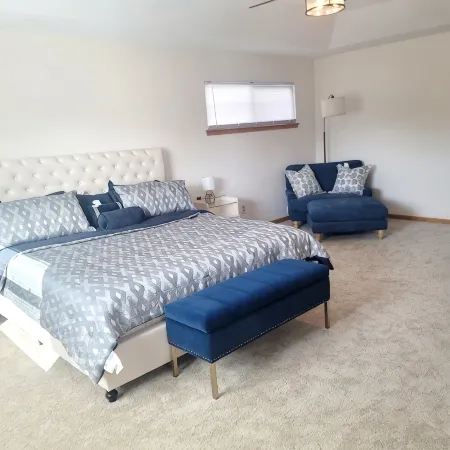 Hot Tub Retreat • Sleeps 9 • 3Br Family Home • 5 Min to Beach