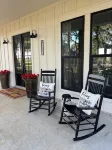 Charming 3-bedroom farmhouse in serene Pilot Point with AC