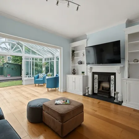Kingston 3BR | Relaxed Comfort for Family & Work