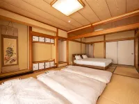 The Capital of Sakuratarō & Momijirō Hotels in Asakura