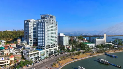 Wyndham Legend Halong - Pools