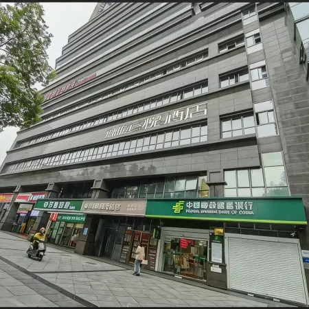 Lanting Yueyunxi Design Hotel (Chongqing Lianglukou Subway Station Branch) Отели рядом с достопримечательностью «Стадион «Датяньвань»»