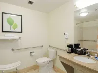 Fairfield Inn & Suites Newark Liberty International Airport パス駅周辺のホテル