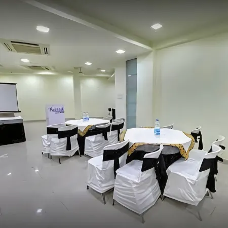 Hotel Mandakini Plaza , Kanpur