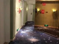 Wuxue 520 Theme Hotel