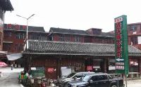 Xinhua Xionghuazhai Farmhouse - Mountain view