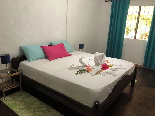 HCS Bungalows, Turtle Bay Rustic Bungalow with garden, Flat #1 - Wi-Fi