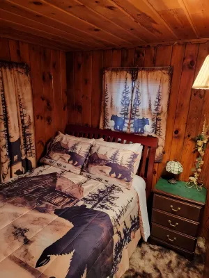 Charming 2-bedroom  lakefront cabin in delightful Phillip,WI