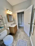 Historical Spacious 1-Bedroom Apartment Unit 3 - Homestays