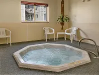 Super 8 by Wyndham Ogallala - Hot Tub