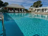 561l Stunning Home, Pool Access, Garage Parking!