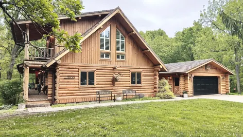 Serene Private Luxury Escape w/Beautiful Porches, Spa Patio & Fun Game Rooms