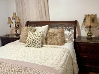 Blissful Bungalow on National Historic St in New Albany, 1 mile from Ohio River - Homestays
