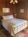 Adorable Historic Adirondack Lakefront Cottage on Long Lake - Wifi