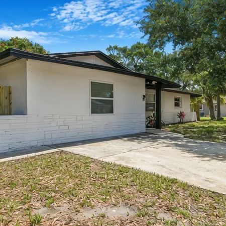 Family Getaway – 4-Br House w/ Parking & Patio