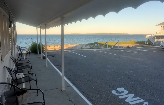 Bayview Lakefront Inn