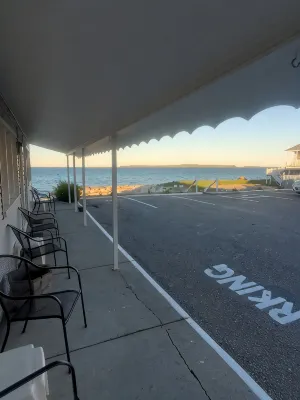 Bayview Lakefront Inn