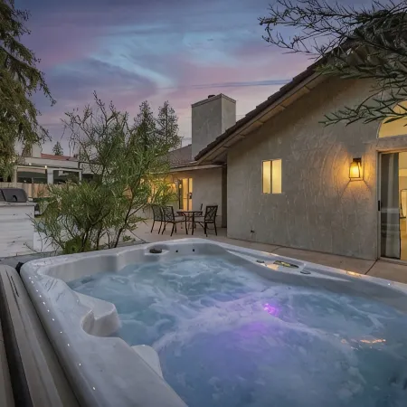 Relax & Play in Clovis! 4BR w/ Hot Tub, Game Room, Firepit, Close to Hospitals Отели в г. Кловис