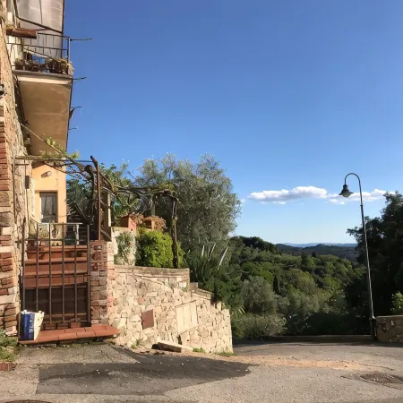 Stay on the walls of Murlo Castle, apartment with breathtaking views Отели в г. Мурло